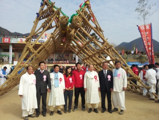 영산쇠머리대기 발표회 후 관계자와 기념촬영 대표이미지